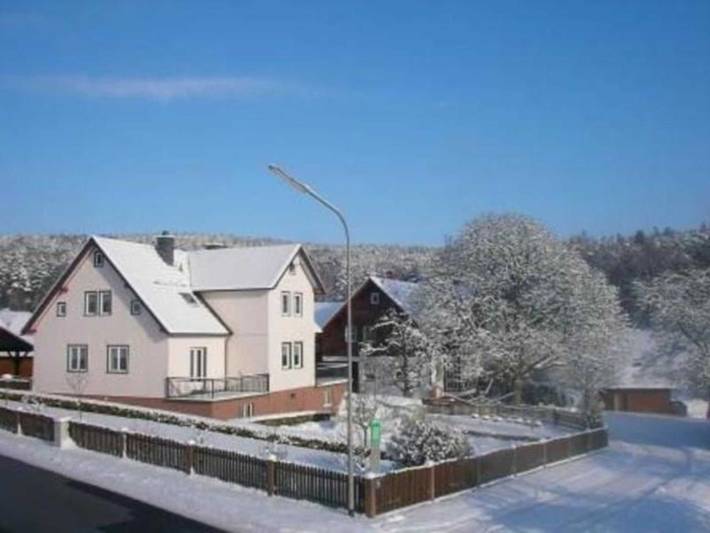 Ferienhaus für 4 Personen, mit Seeblick und Garten sowie Ausblick und Balkon im Odenwald