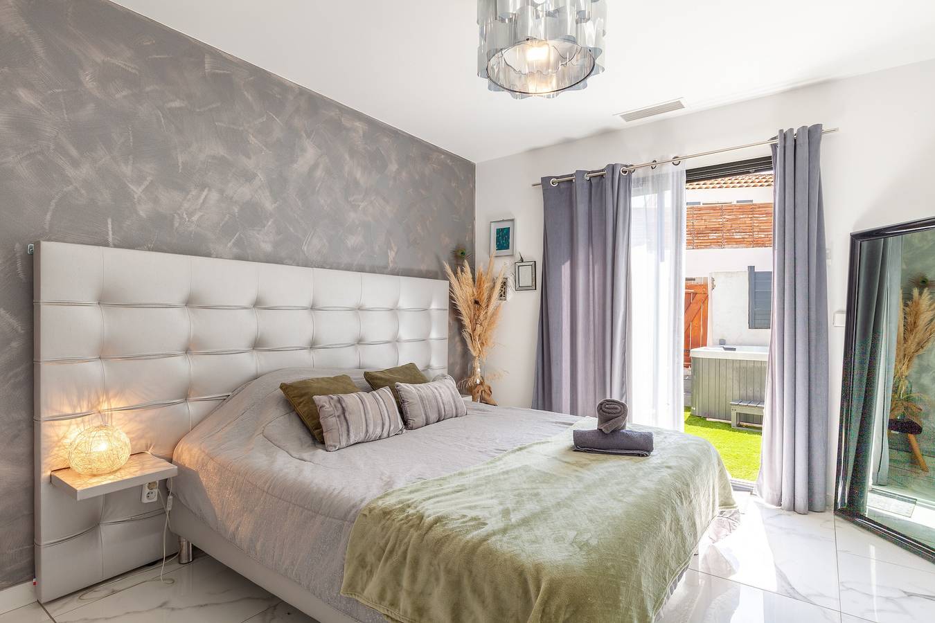 Appartement "Phuket" avec vue sur les montagnes, Wi-Fi et climatisation in Peypin, Côte méditerranéenne (France)