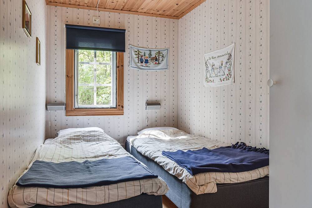 Lunnekullen by Interhome in Tibro, Vättern