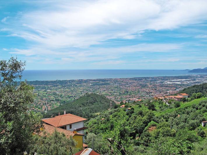Ferienwohnung mit Meerblick für 6 Personen, mit Balkon und Terrasse sowie Garten in Massa-Carrara