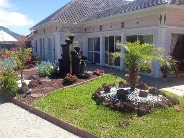 Location de vacances pour 2 personnes, avec terrasse ainsi que jardin et vue à La Plaine-des-Palmistes - 4