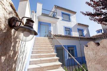 Casa rural para 6 personas, con balcón además de jardín y jacuzzi en Provincia de Cuenca