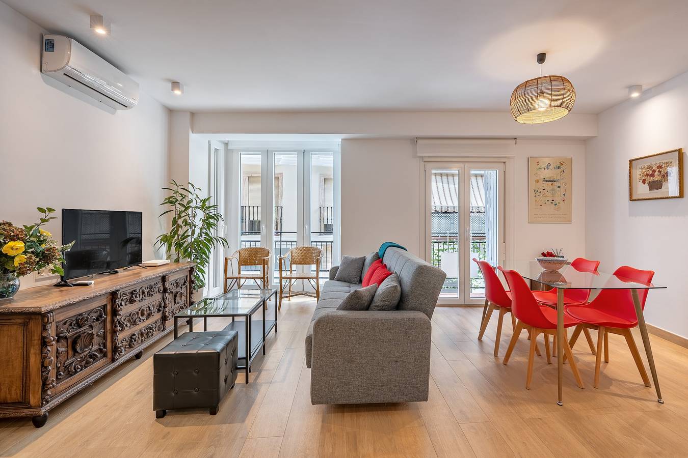 Apartamento entero, Apartamento 'Precioso' con terraza privada, Wi-Fi y aire acondicionado in Centro-Sagrario, Granada