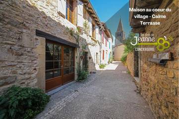 Gîte pour 5 personnes, avec terrasse à Puycelsi