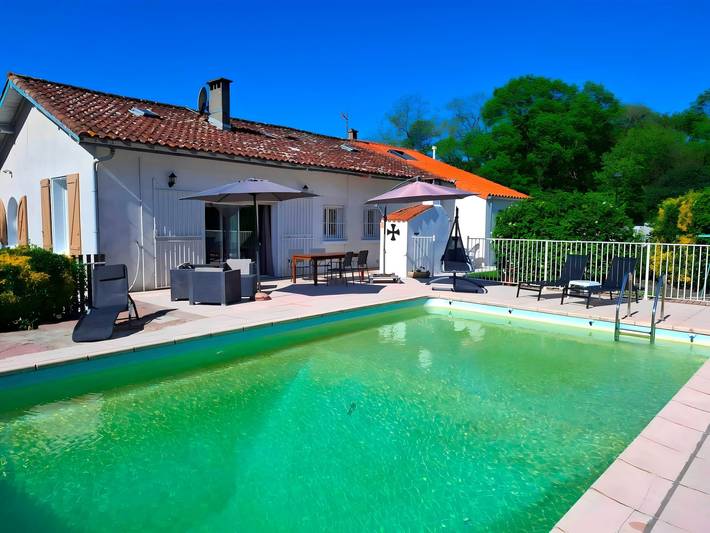 Location de vacances pour 6 personnes, avec jardin ainsi que piscine et terrasse, animaux acceptés à Saint-Denis (Aude)