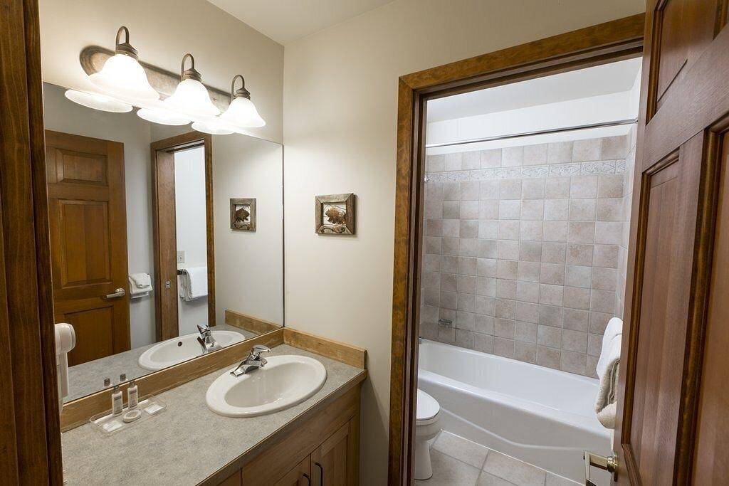 Ganze Wohnung, Deluxe Apartment mit 2 Schlafzimmern und 2 Bädern. in Glacier-Nationalpark