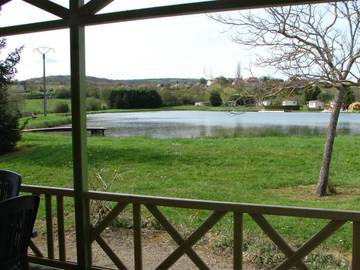 Gîte pour 6 personnes, avec terrasse et vue sur le lac, animaux acceptés à Saint-Boil