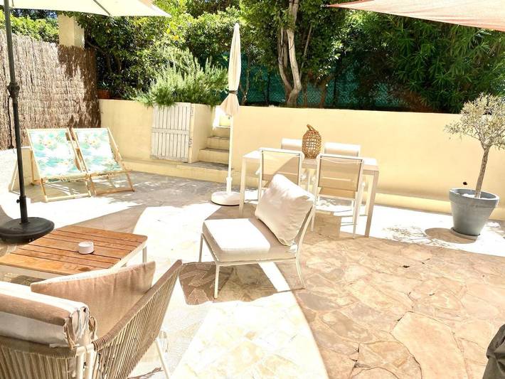 Gîte pour 4 personnes, avec Balcon et Terrasse ainsi que Jardin et Vue dans Plage de la Salis