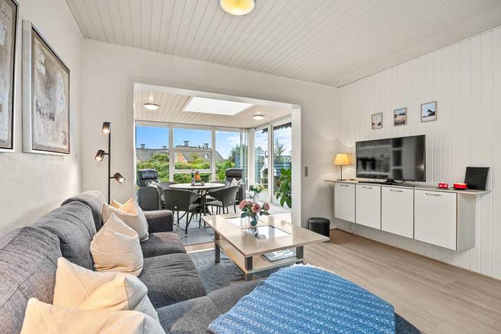 Charming non-smoking holiday home in the heart of Blåvand, close to the beach in Blavand, Región de Varde
