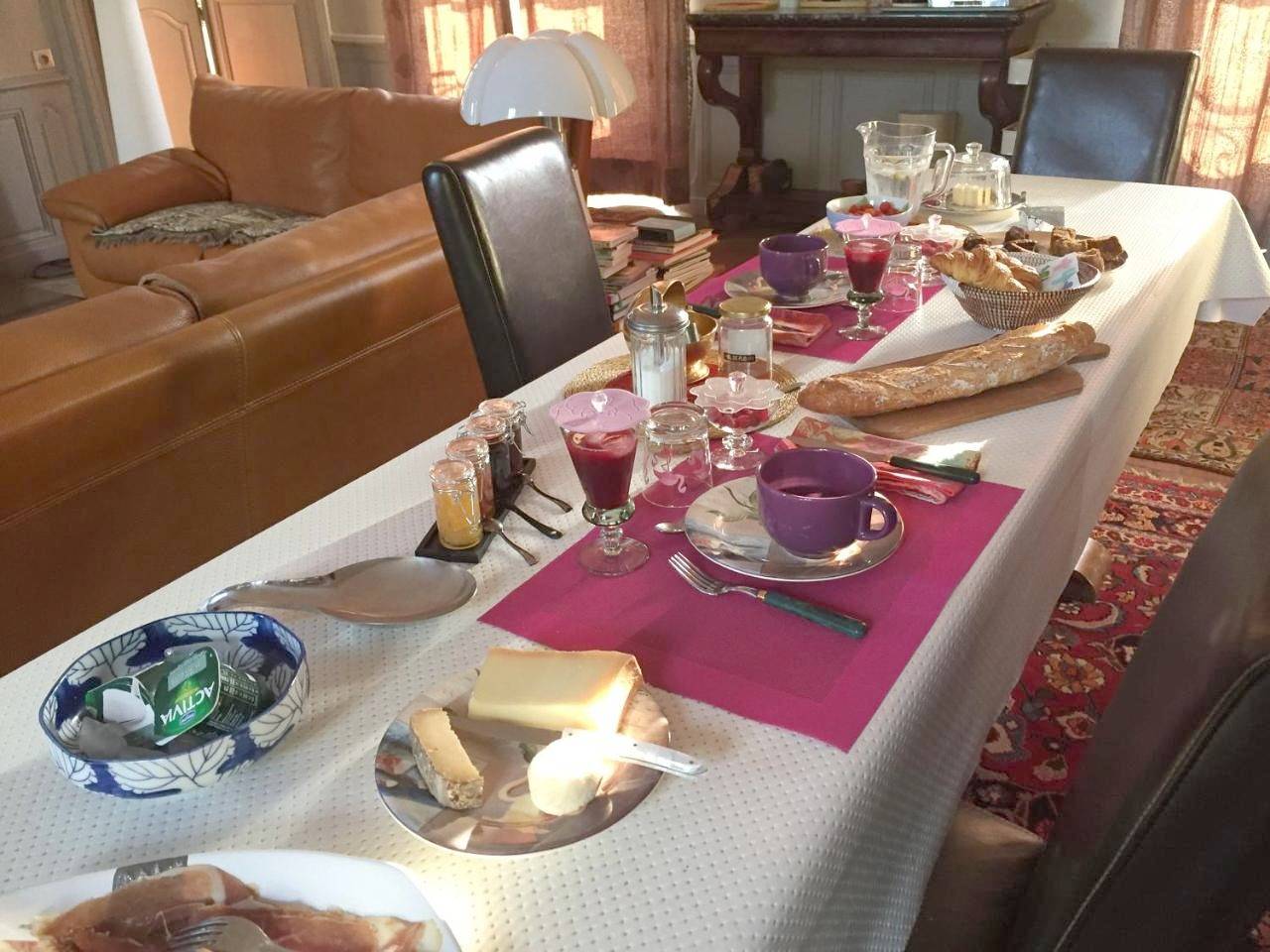 Double Room in Saint-Pourçain-sur-Sioule, Allier