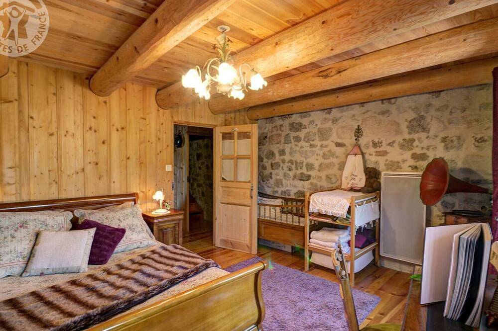 Gîte de Caractère 3 Épis avec Jardin à Estivareilles in Estivareilles, Montbrison