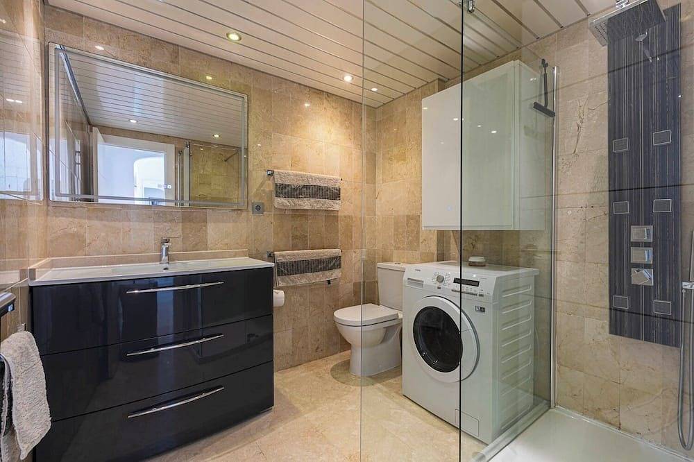 Entire apartment, Superb Costalita in Beachfront complex in Saladillo Benamara, Estepona