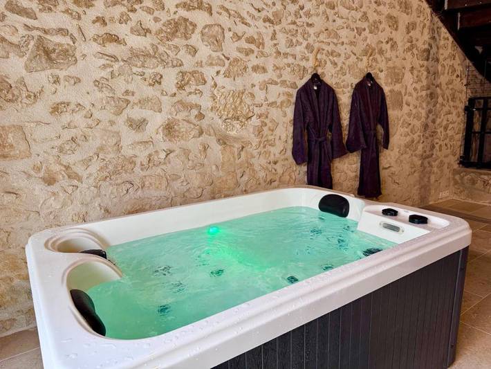 Location de vacances pour 2 personnes, avec jacuzzi et terrasse à Chancelade - 3