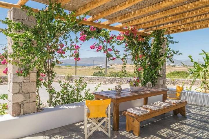 Apartment for 5 people in Milos