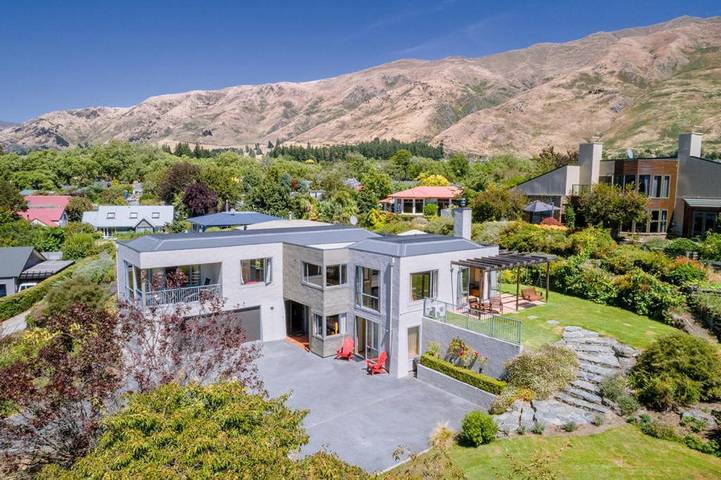 Location de vacances pour 10 personnes, avec jardin à Wanaka