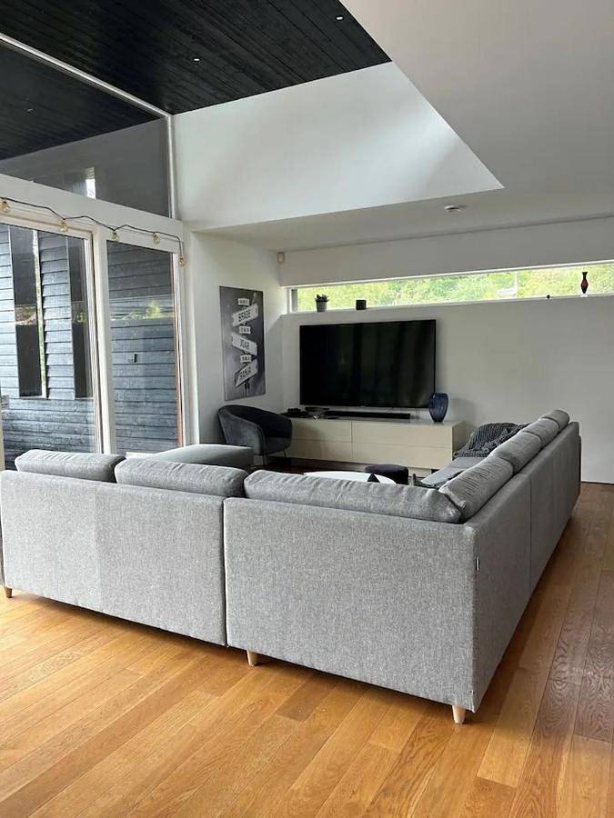 Nydelig villa ved sjøen med oppvarmet basseng in Bergen, Vestland