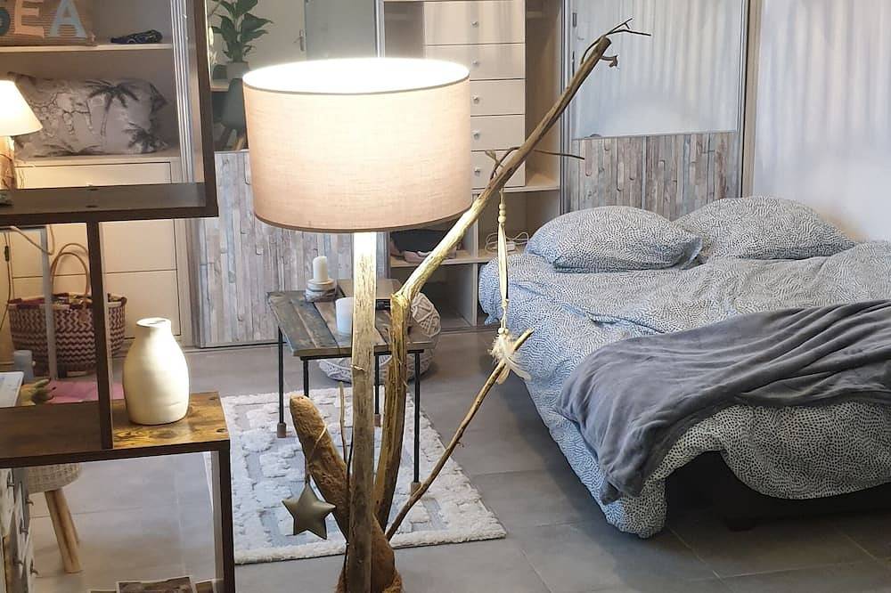 Entire apartment, Nice studio with sea view in Hauteville-sur-Mer, Coutances