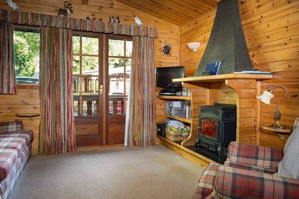 Twa Hoots Lodge -  a lodge that sleeps 4 guests  in 2 bedrooms in Aviemore, Highlands