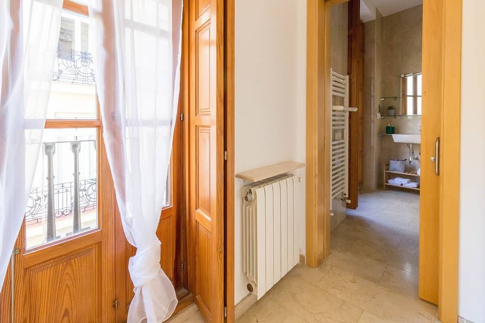 Apartamento entero, Amazing Shiny Apartment Torres de Serranos !  Estancia maxima 10 dias! in Valencia City Centre, Valencia