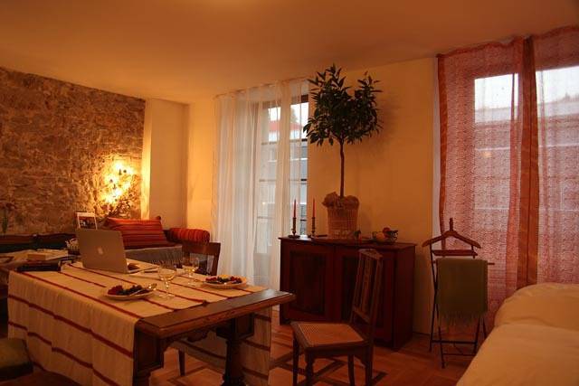 Guesthouse Le Locle - 102 Studio Standard, Bad/Dusche, Kochnische in Le Locle, Drei-Seen-Land