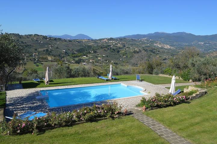 Ferienwohnung für 4 Personen, mit Terrasse und Garten sowie Pool in Fara in Sabina