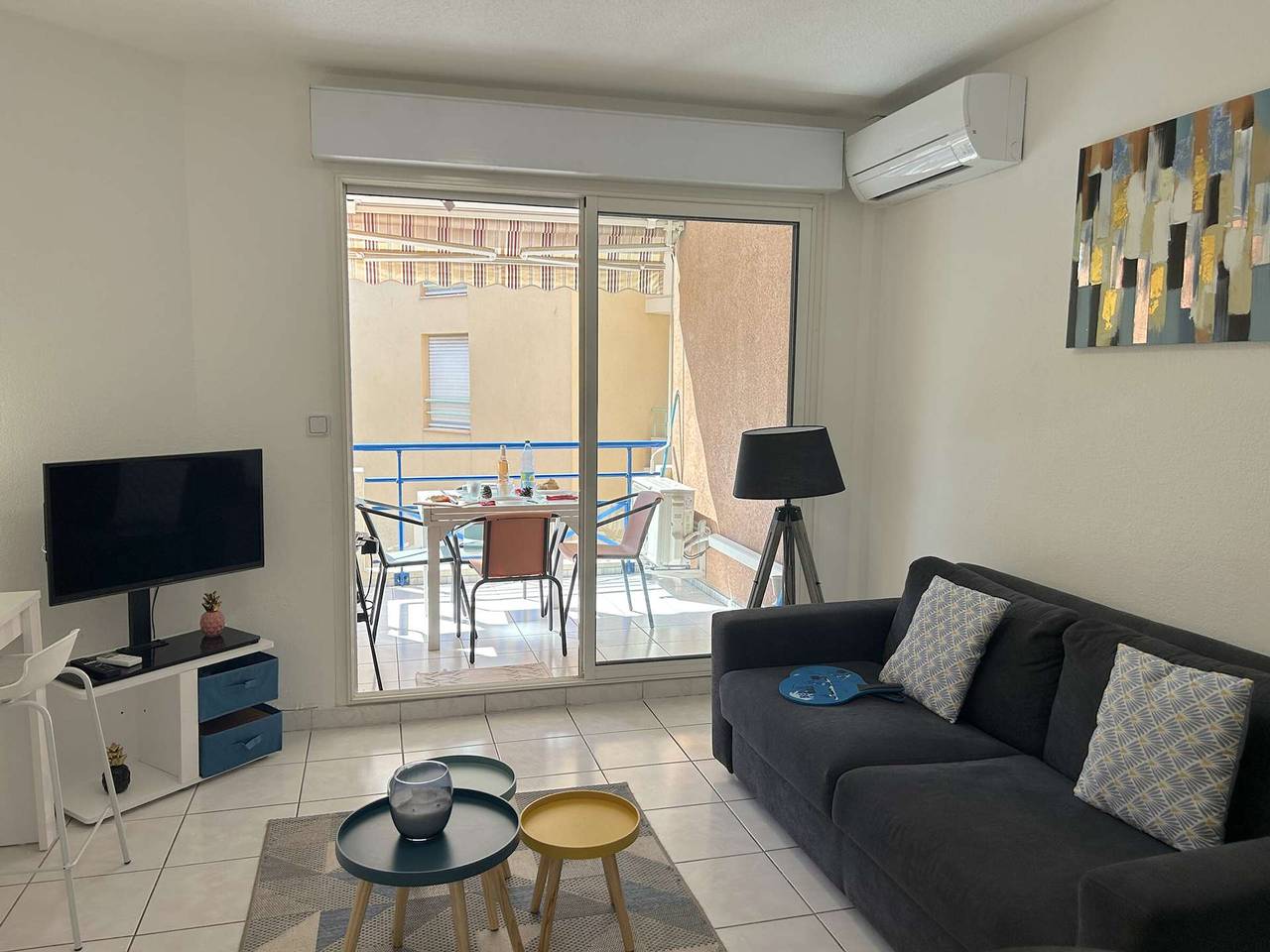 Entire apartment, Charming 2-Room Apt in Port Fréjus - A/C, Close to Beach, Shops & Garage in Fréjus Plage, Frejus