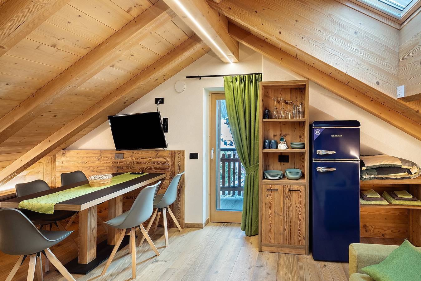 Ganze Wohnung, Apartment 'Mansarda Rin Da Gen' mit Bergblick, Balkon und Wlan in Livigno (Stadt), Livigno