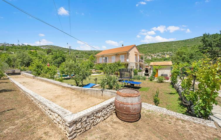Ferienhaus für 8 Personen, mit Terrasse in Grad Šibenik - 2