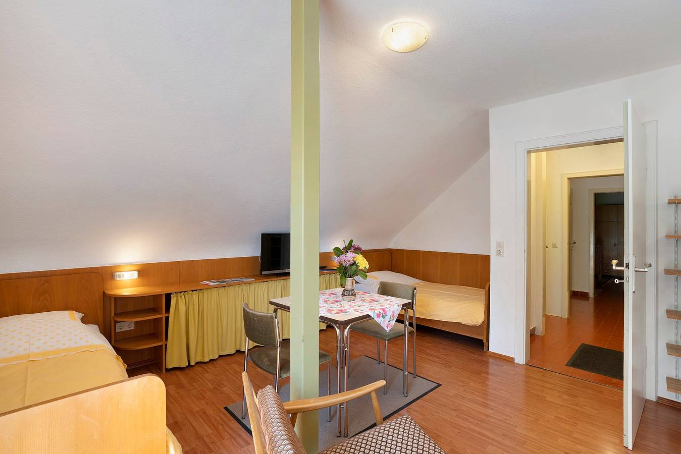 Ganze Wohnung, Ferienwohnung 'Nr 9' mit Bergblick und Balkon; weitere Hunde auf Anfrage in Bad Wildbad, Nordschwarzwald