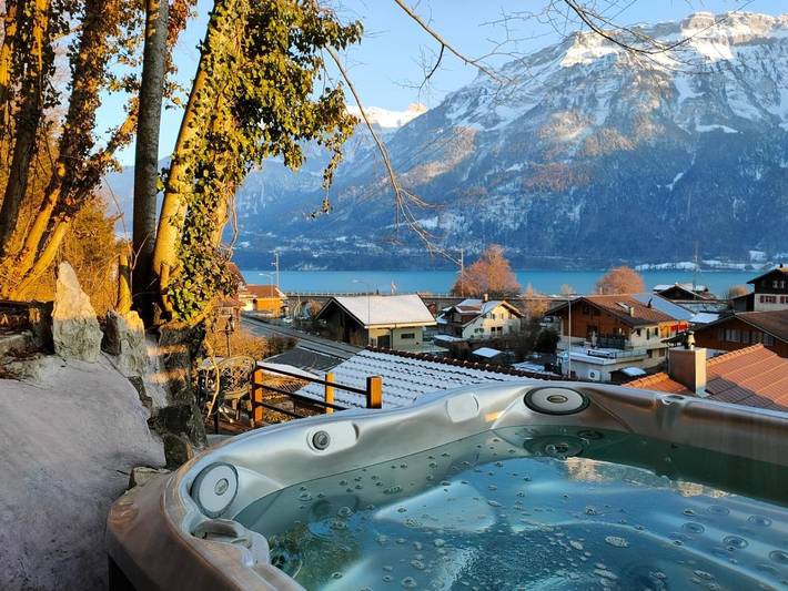 Ferienwohnung für 10 Personen, mit Balkon und Whirlpool sowie Terrasse und Garten