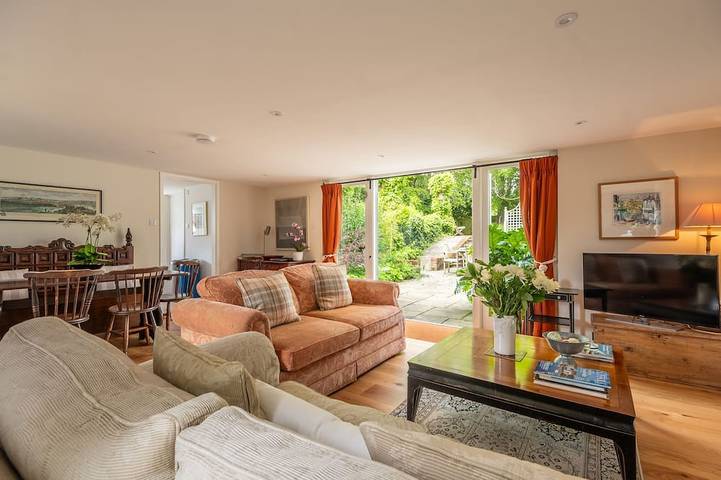 Barn conversion with private pool - Yew Tree Barn in Suffolk