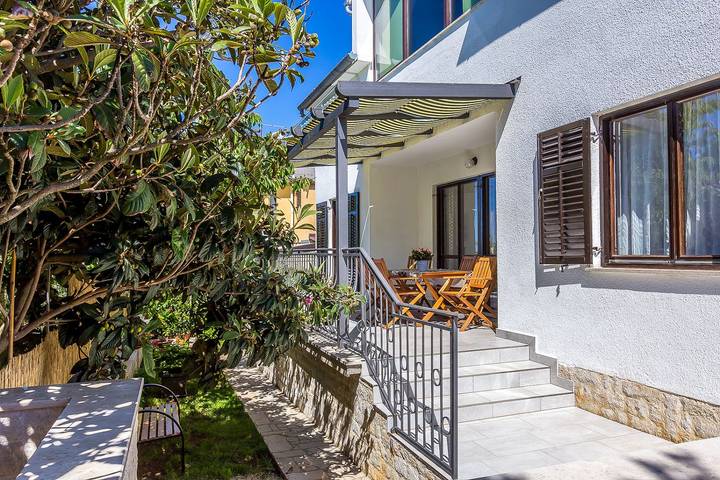 Entire apartment, Neu renovierte Ferienwohnung mit Klima, WLAN, Haustiere erlaubt, Terrasse und Grill in Pula-Medulin, Pula