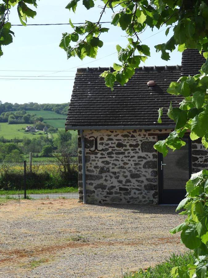 Location de vacances pour 2 personnes, avec Terrasse ainsi que Jardin et Vue dans Assé-le-Riboul