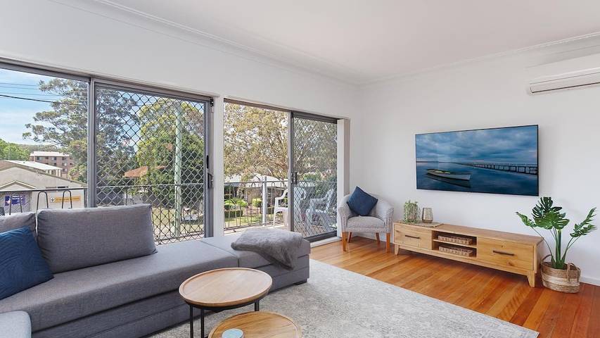 Holiday home for 10 people, with garden and balcony in Nelson Bay