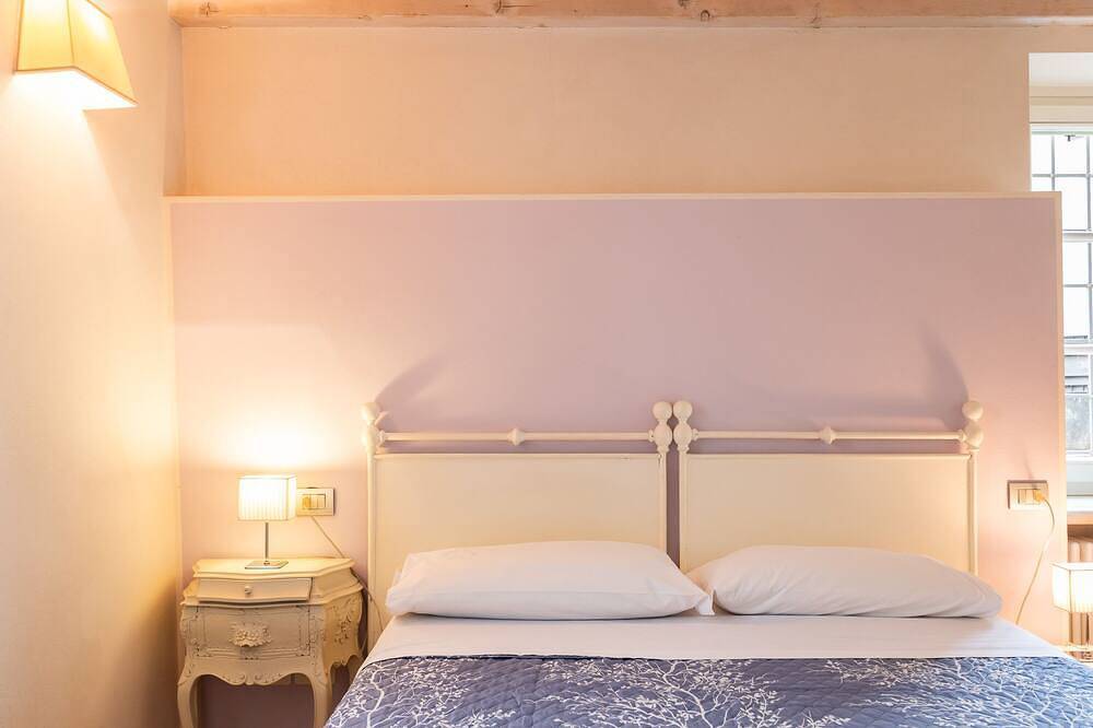 Bb room with en suite bathroom, wifi, A/C, between Verona center and at Valpolicella in Verona, Provincia de Verona