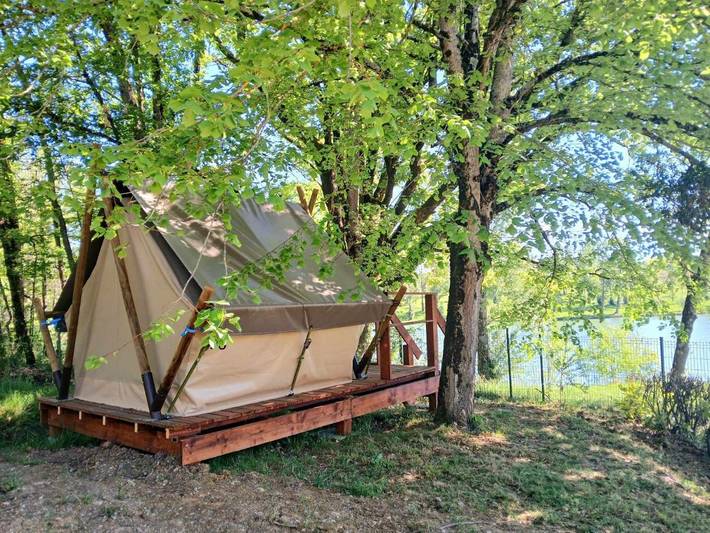 Tente pour 2 personnes, avec Jacuzzi et Terrasse ainsi que Jardin et Vue
