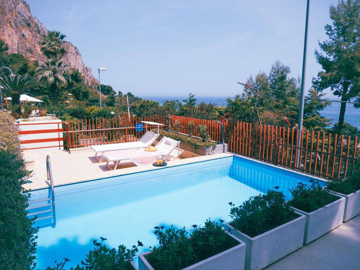 Sea apartment & pool 2 in Addaura, Palermo