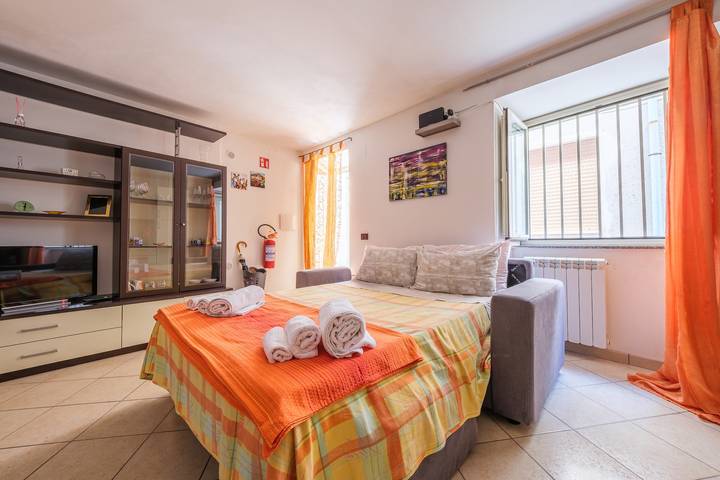Entire apartment, Apartment 'Casetta Bella' with Balcony, Wi-Fi and Air Conditioning in Condrò, Messina Province