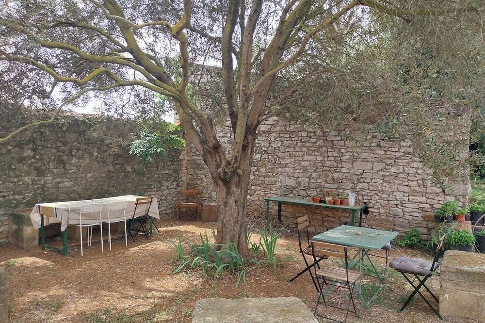 Entire apartment, Studio Dans un Écrin de Nature in Villeneuve-lès-Maguelone, Côte d'Améthyste