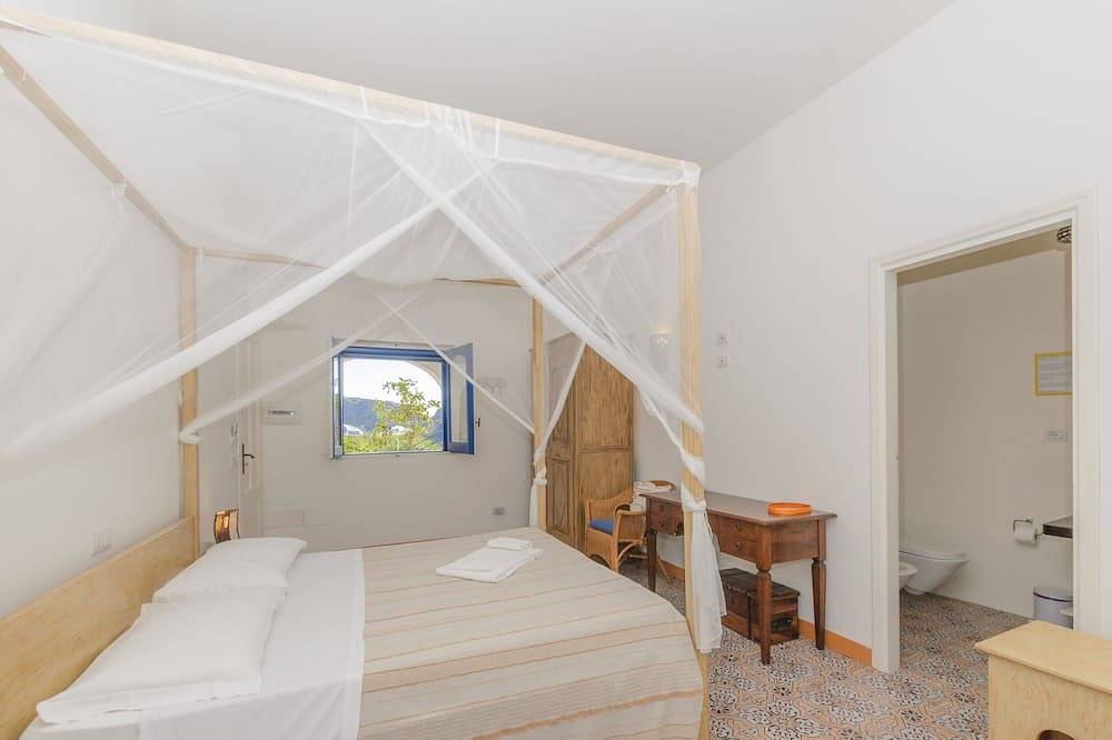 Villa exclusive avec parc et piscine, vue imprenable 8/18 personnes-calme in Vulcano