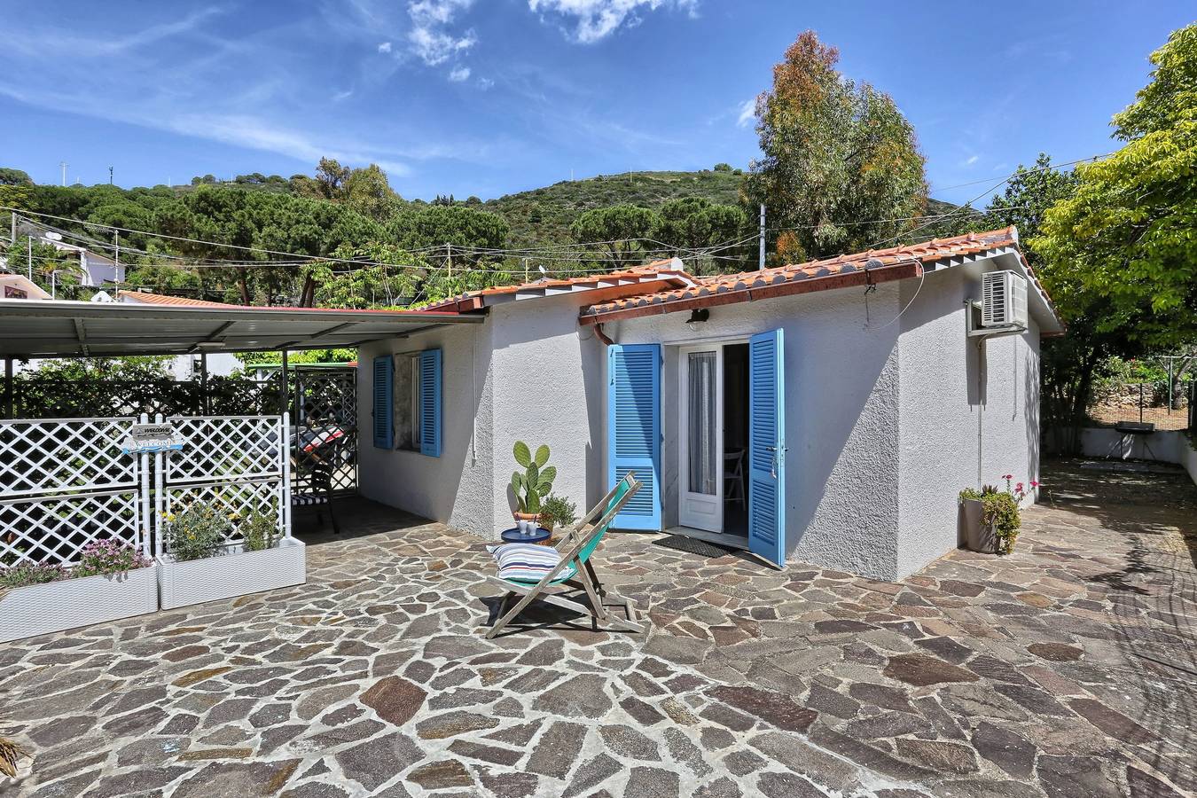 Casa vacanze con aria condizionata e terrazza con vista mare; parcheggio disponibile, animali domestici ammessi  in Pareti, Isola d'Elba