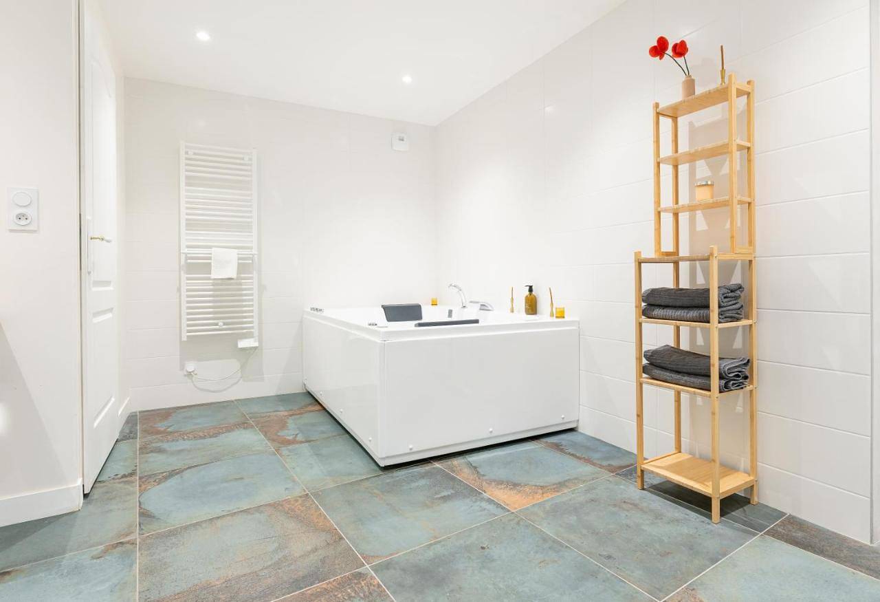 Grand Duplex avec Spa et Parking privé- 8 personnes in Paray-le-Monial, Région de Charolles