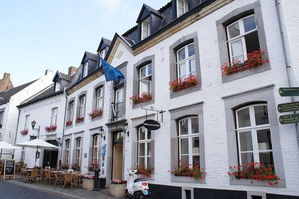 Stay in Scenic Thorn – Beautiful Dutch Room Steps from Culture, Dining & Trails in Thorn, Limburg