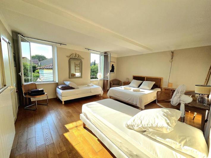 Chambre d’hôte pour 4 personnes, avec vue et piscine ainsi que jardin et terrasse à Puichéric