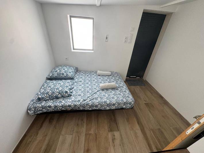 Gîte pour 4 personnes, avec terrasse et piscine ainsi que jardin et jacuzzi à Marignane - 4