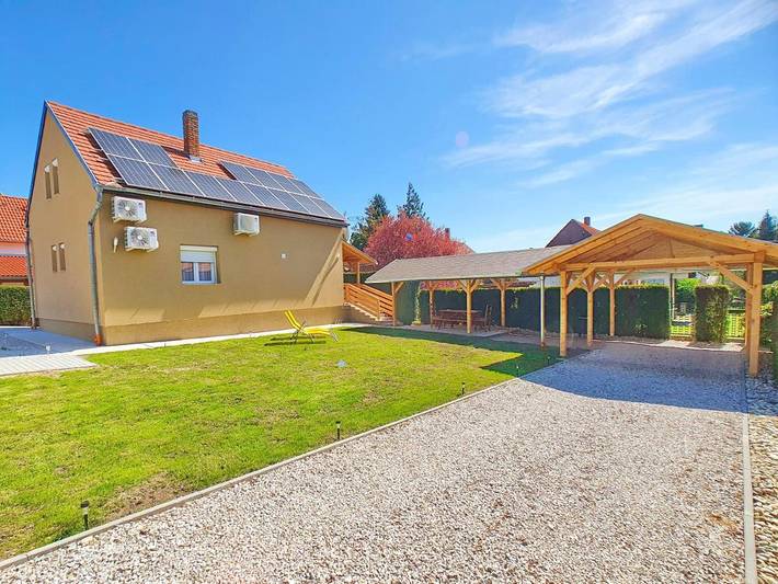 Ferienhaus für 8 Personen, mit Balkon und Terrasse sowie Garten und Ausblick