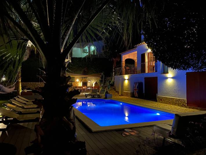 Chalet para 8 personas, con jardín y piscina para niños, Se admiten mascotas en Cataluña - 2