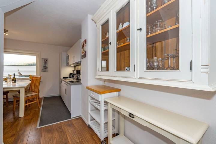 Ganze Wohnung, Ebenerdige 2-Zimmer-Ferienwohnung in Westerland - nur 400 Meter zum Strand. in Westerland, Sylt (Gemeinde)