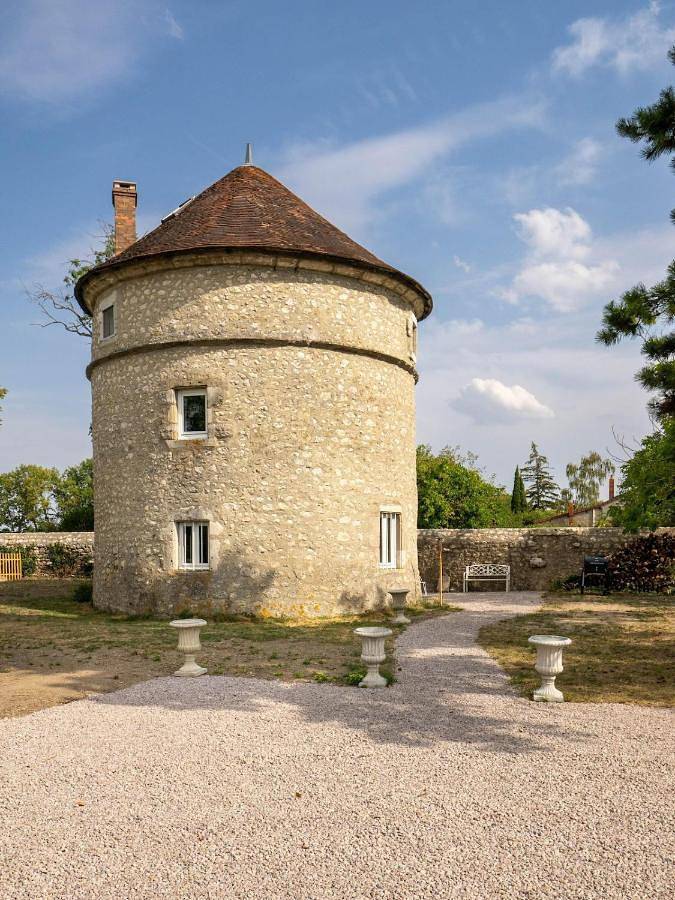 Location de vacances pour 7 personnes, avec Terrasse ainsi que Jardin et Vue à Charroux (Auvergne)