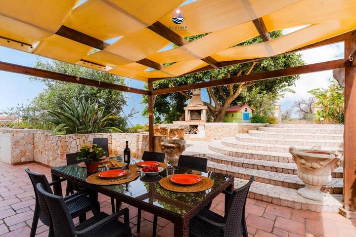 Villa per 4 persone, con panorama e terrazza nonché giardino in Torre Vado